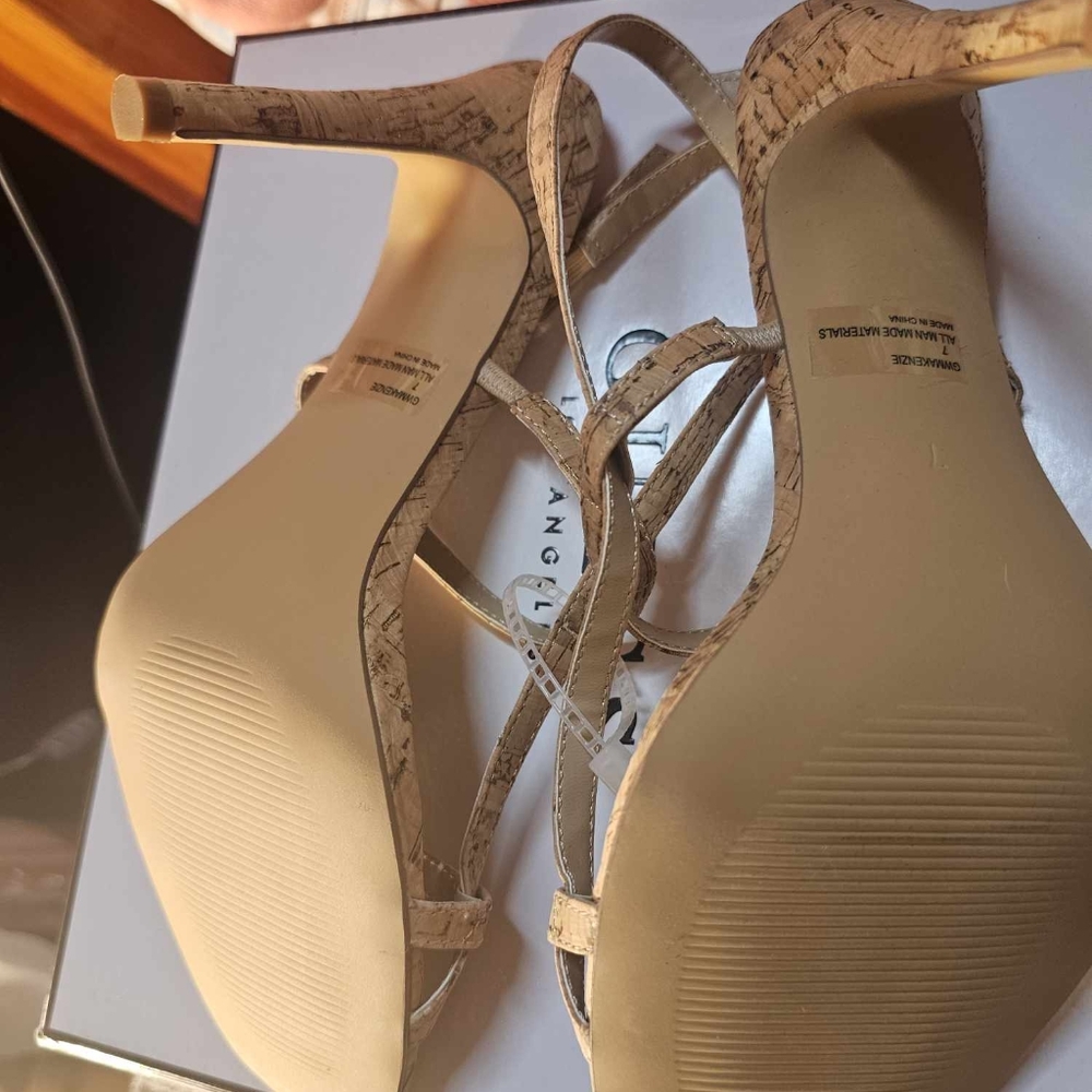 Guess Heels - Picture 6 of 6